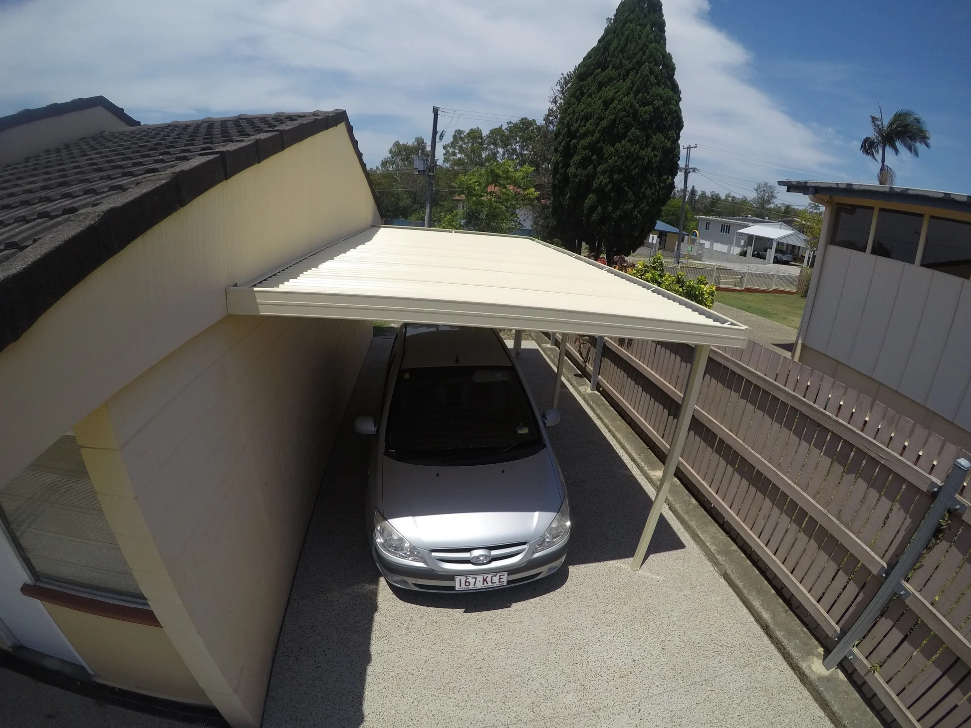 Carport günstig kaufen: Doppelcarport oder Einzelcarport mit Extra-Funktion?